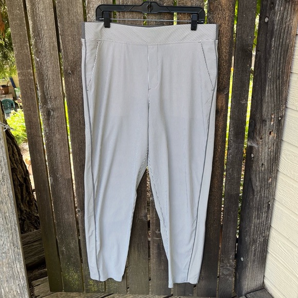 Athleta Wm’s Brooklyn Textured Ankle Pants in White & Gray Stripes NWOT Sz 16T - Picture 9 of 15